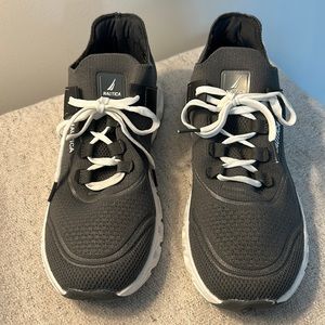 Nautica Sneakers, like new, dark gray and white, size 9